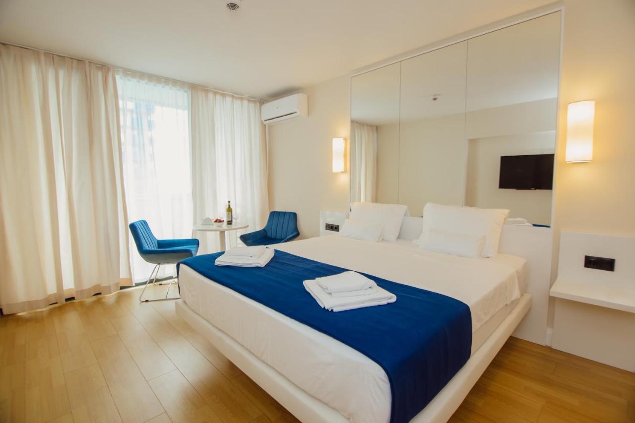 V. Orbi City Apartment Batumi Exterior photo